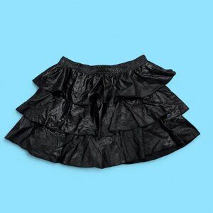 Black mini skirt with ruffles #miniskirt